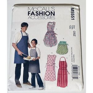 MCCALLS 5551 CHILD & ADULT FULL APRONS HALF APRONS UNISEX ONE SIZE UNCUT